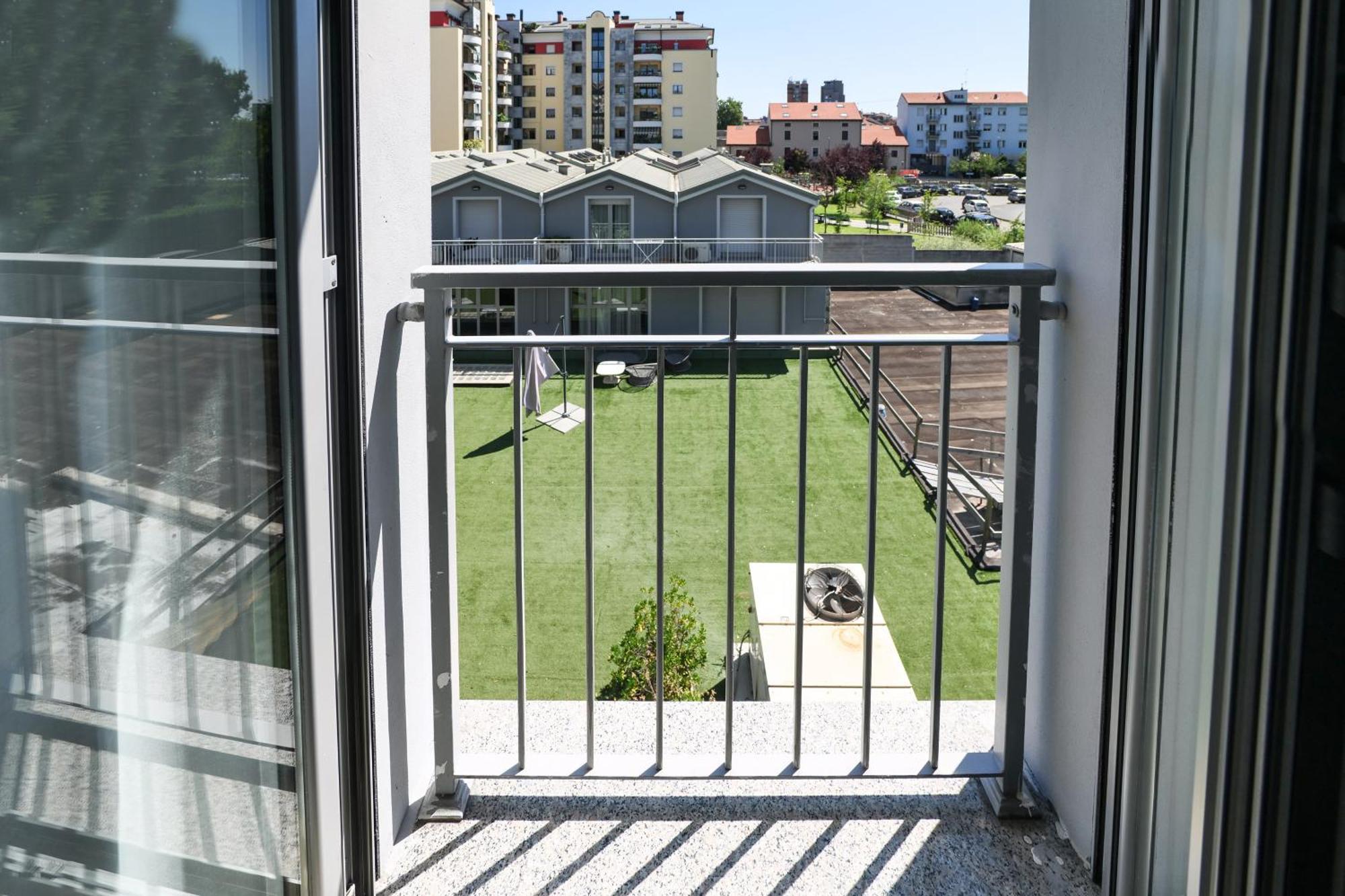 Primopiano - Bonomi Apartment Милано Екстериор снимка